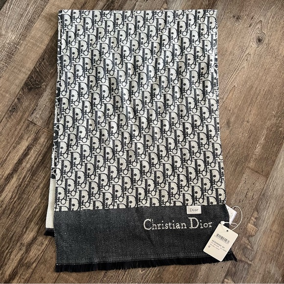 Christian Dior Oblique Bleu Marine scarf. Beautiful and so soft! Still has tags! - Picture 2 of 6